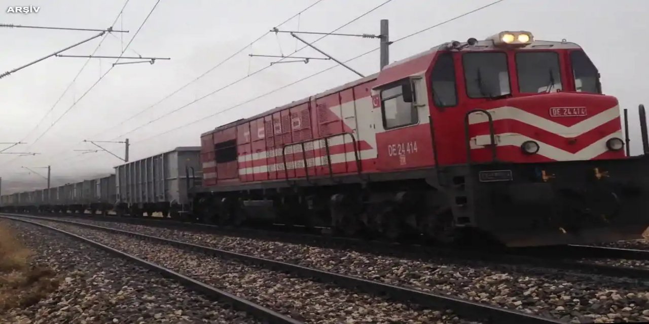 Li Semsûnê trêna bar ji rê derket