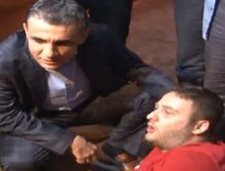 Eylemci ile emniyet müdürünün komik diyaloğu VİDEO