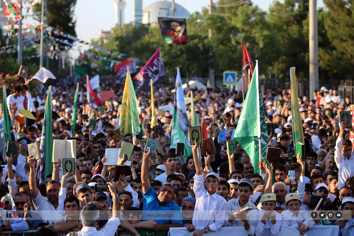 Kur'an'a Saygı Mitingine katılan vatandaşlar: Kur'an-ı Kerim susturulamaz