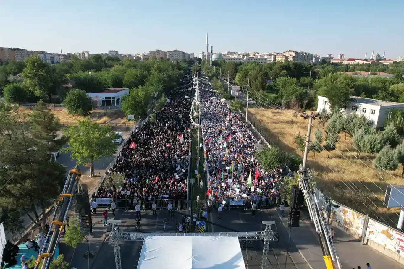 Kur'an'a Saygı Mitingi havadan görüntülendi