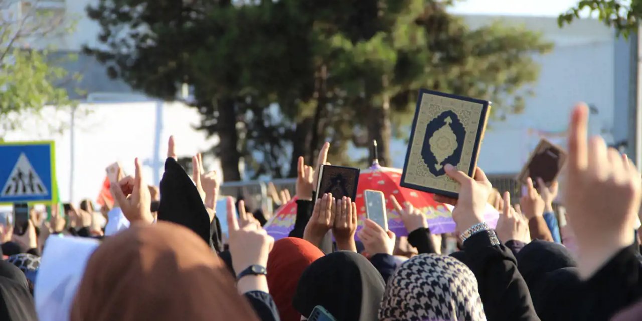 Kur’an’a Saygı Mitingi'ne katılan Kur'an muhafızı halk: Kur'an'a sahip çıkmak Müslüman olarak görevimizdir