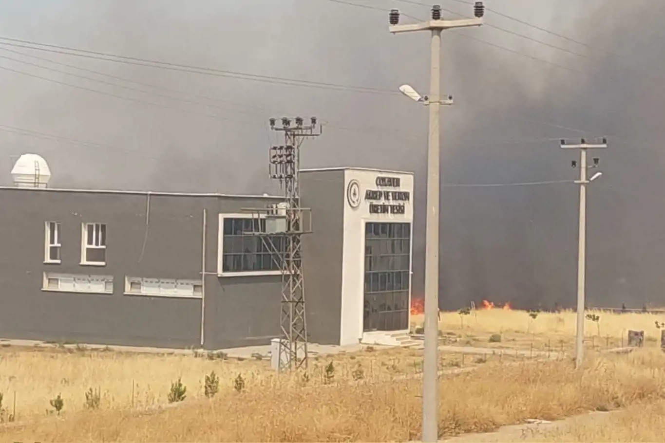 Di şewata prêzê de bi sedan donim erd zerarê dîtin