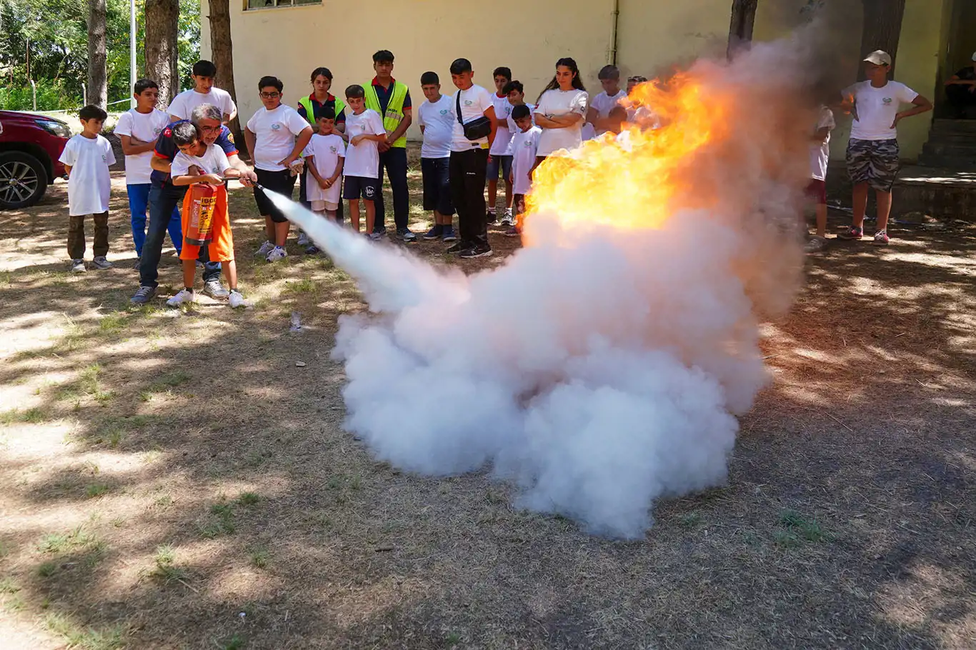 Diyarbakır'da İtfaiyeden öğrencilere eğitim