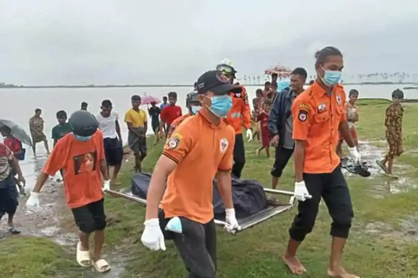 Keleka ku Misilmanên Rohîngyayê tê de bûn bin av bû: 23 mirî 30 winda