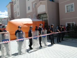 Alacakları ödenmeyen işçilerden intihar girişimi(YENİLENDİ)