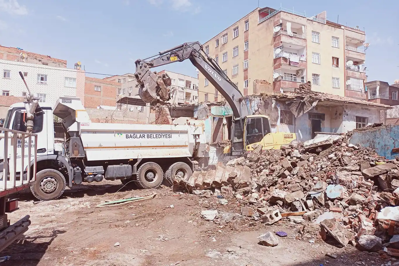 Diyarbakır'da yıkımı gerçekleştirilen eski yapı sosyal donatı olarak değerlendirilecek
