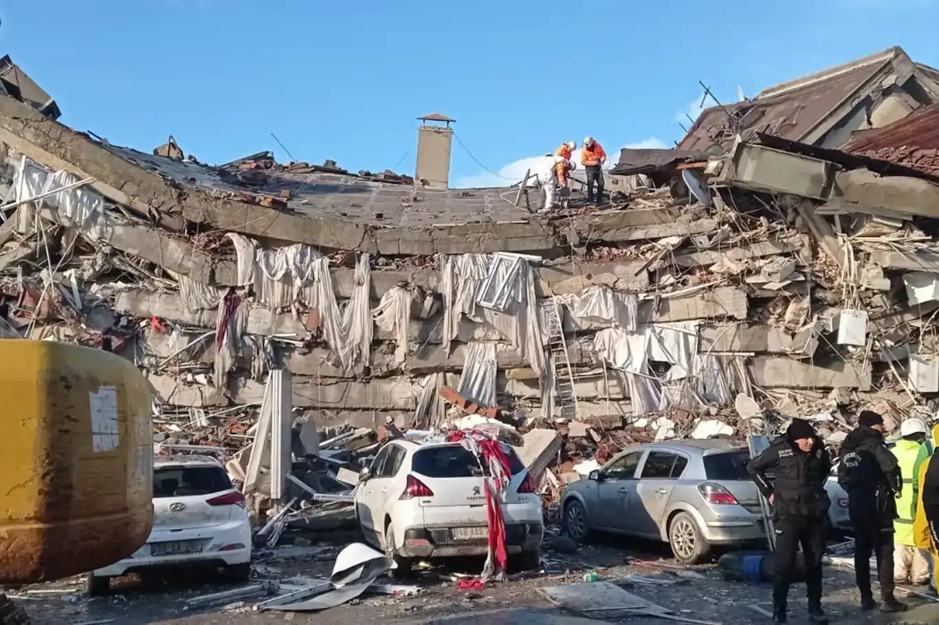 Di lêpirsîna erdhejê de derbarê 2 hezar û 124 kesên şikdar de muamele hat kirin