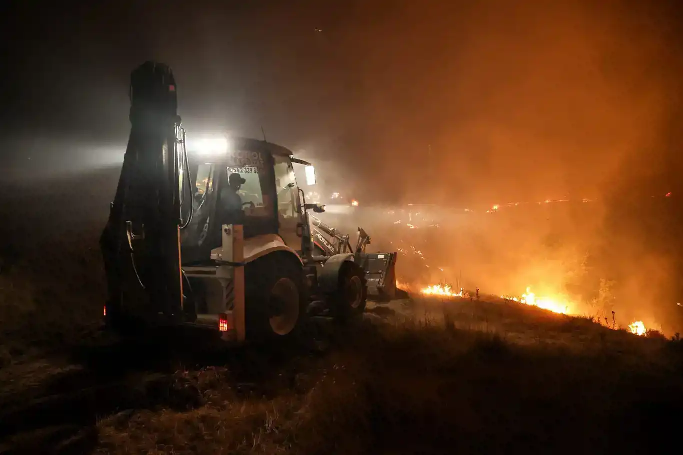 Şewata li Çeneqqeleyê: 9 gund hatin valakirin û rêya behrê hat girtin
