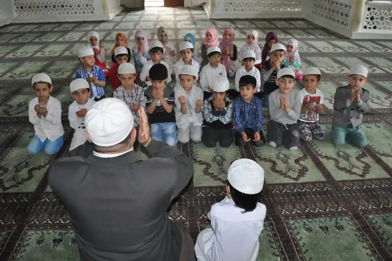 Li Êlihê bernameya perwerdehîya nimêjê a ji bo zarokan dest pê kir