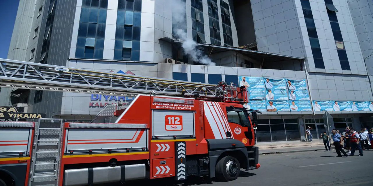Diyarbakır'da İtfaiyeden gerçeği aratmayan hastane tatbikatı