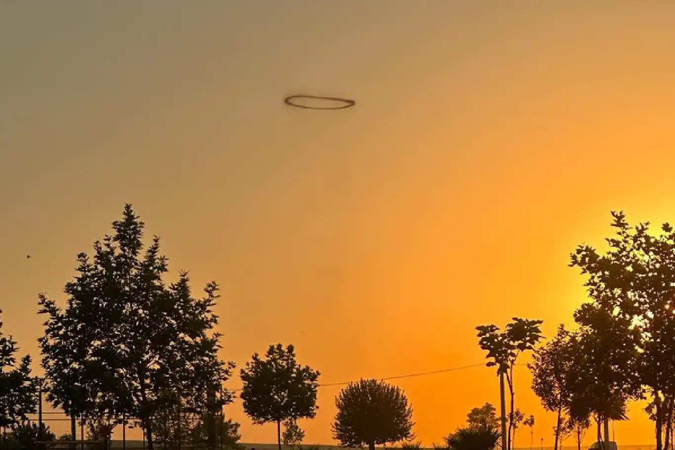 Mardin’in Nusaybin ilçesinde gökyüzünde halka şeklinde görülen cisim görenleri şaşırttı