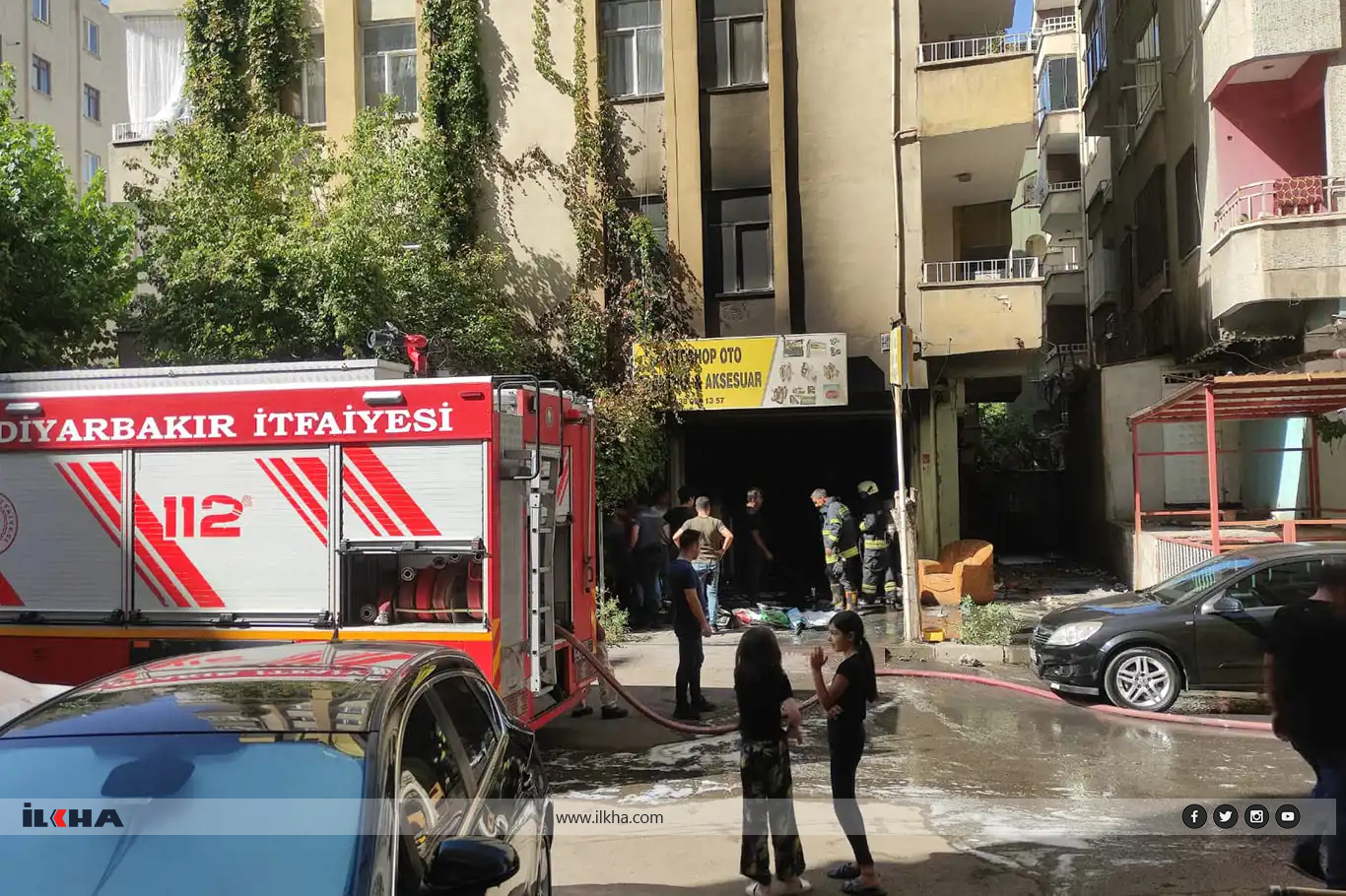 ​​​​​​​Diyarbakır'da tamirhanedeki araç yandı, işyeri kullanılamaz hale geldi