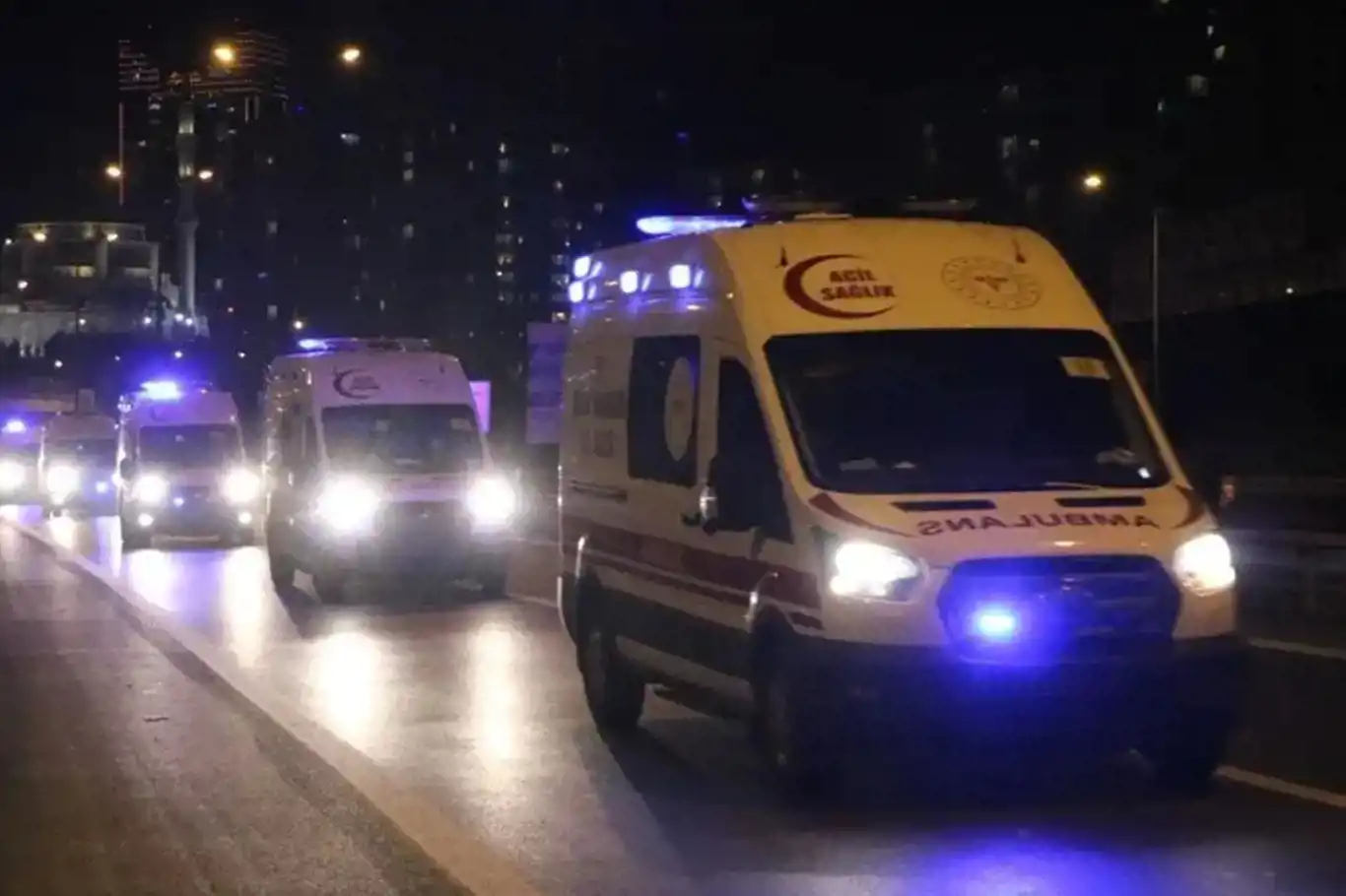 Li Sêwasê otobûsa ku di rêya vegera cenazeyê de bû qelibî: 20 birîndar