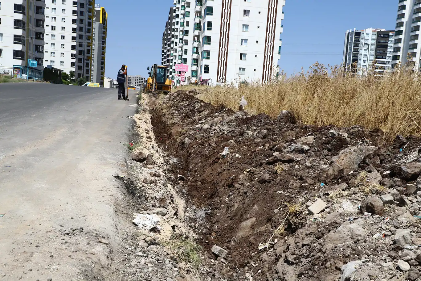 Diyarbakır'da yeni imar alanlarında içme suyu şebekesi çalışmaları sürüyor