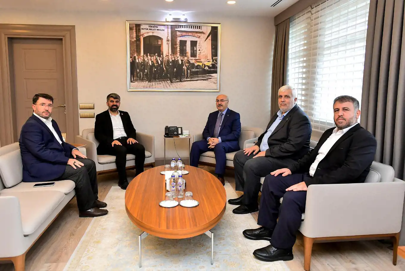 HÜDA PAR Milletvekili Dinç, Adana'da temaslarda bulundu