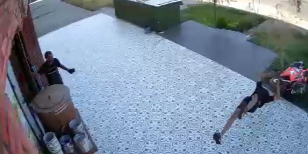 Diyarbakır Bağlar'da motosiklet kazası güvenlik kameralarına yansıdı