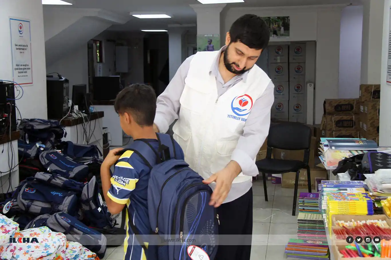 Weqfa Êtîman ji zarokan re alîkarîya qirtasîyeyê kir