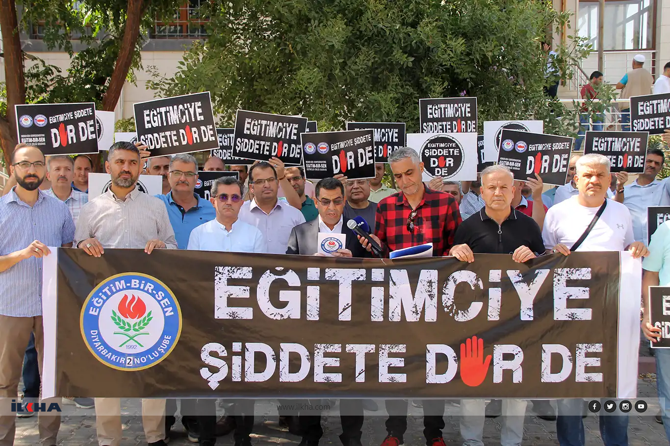 Diyarbakır'da Eğitim Bir-Sen'den akademisyenin darp edilmesi olayına tepki
