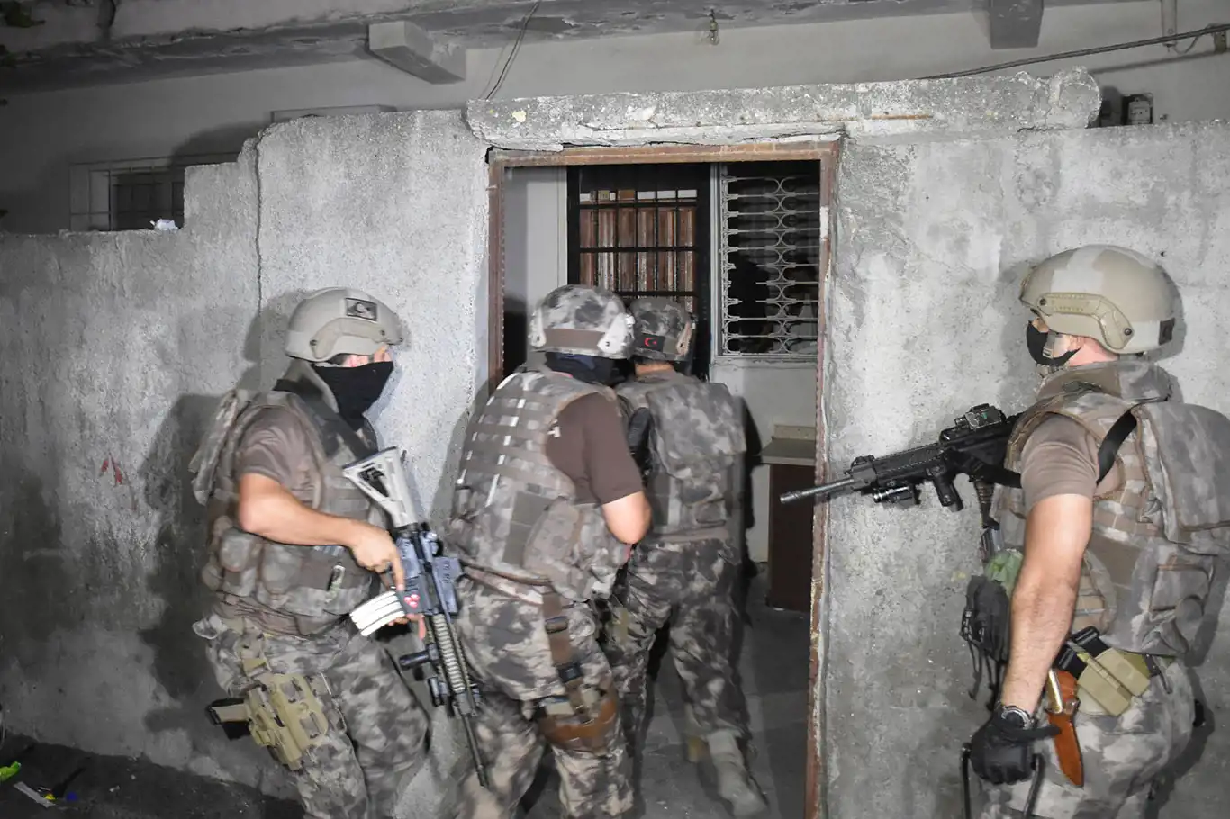 Diyarbakır'ında içinde olduğu 20 ilde uyuşturucu operasyonu: 90 gözaltı