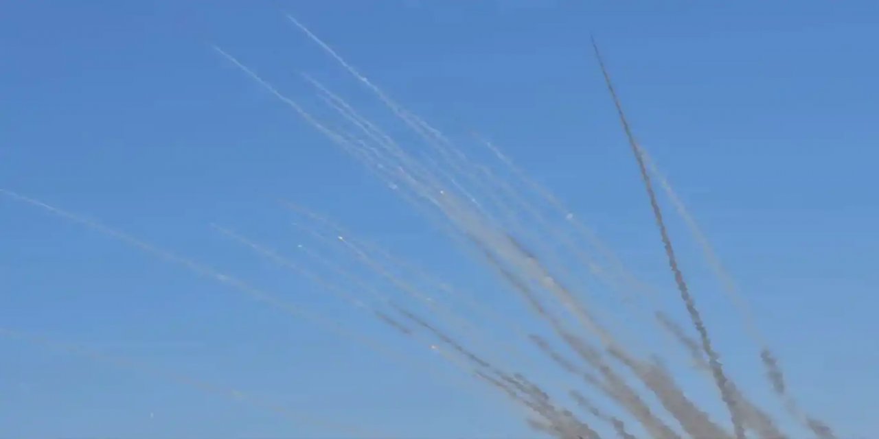 Tugayên Qassam, eşkelona ku di bin îşxalê de ye bi fuzeyan xemiland