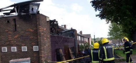 Irkçılar Bir Camiyi Daha Ateşe Verdi