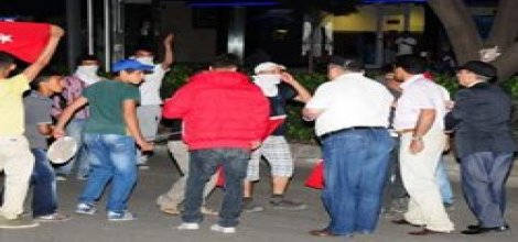 Polisten 'maaşlarınız biz ödüyoruz' diyen göstericiye: Al 50 lirayı, dağılın