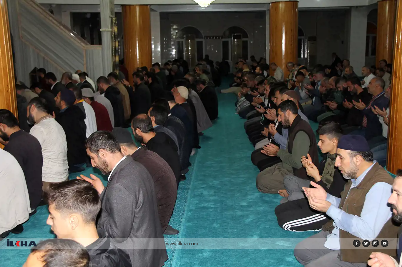 Sabah namazında eller Filistin için semaya açıldı