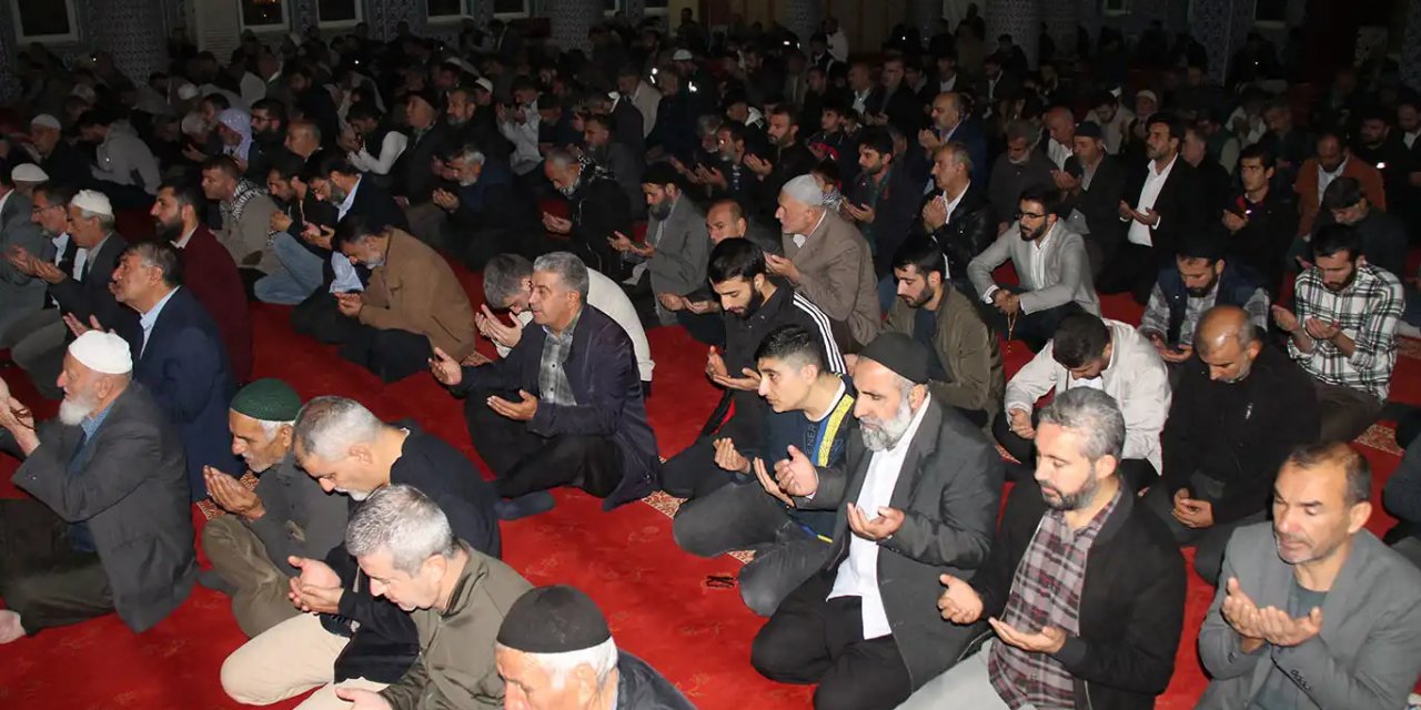 Diyarbakır'da Filistin için sabah namazında dua edildi