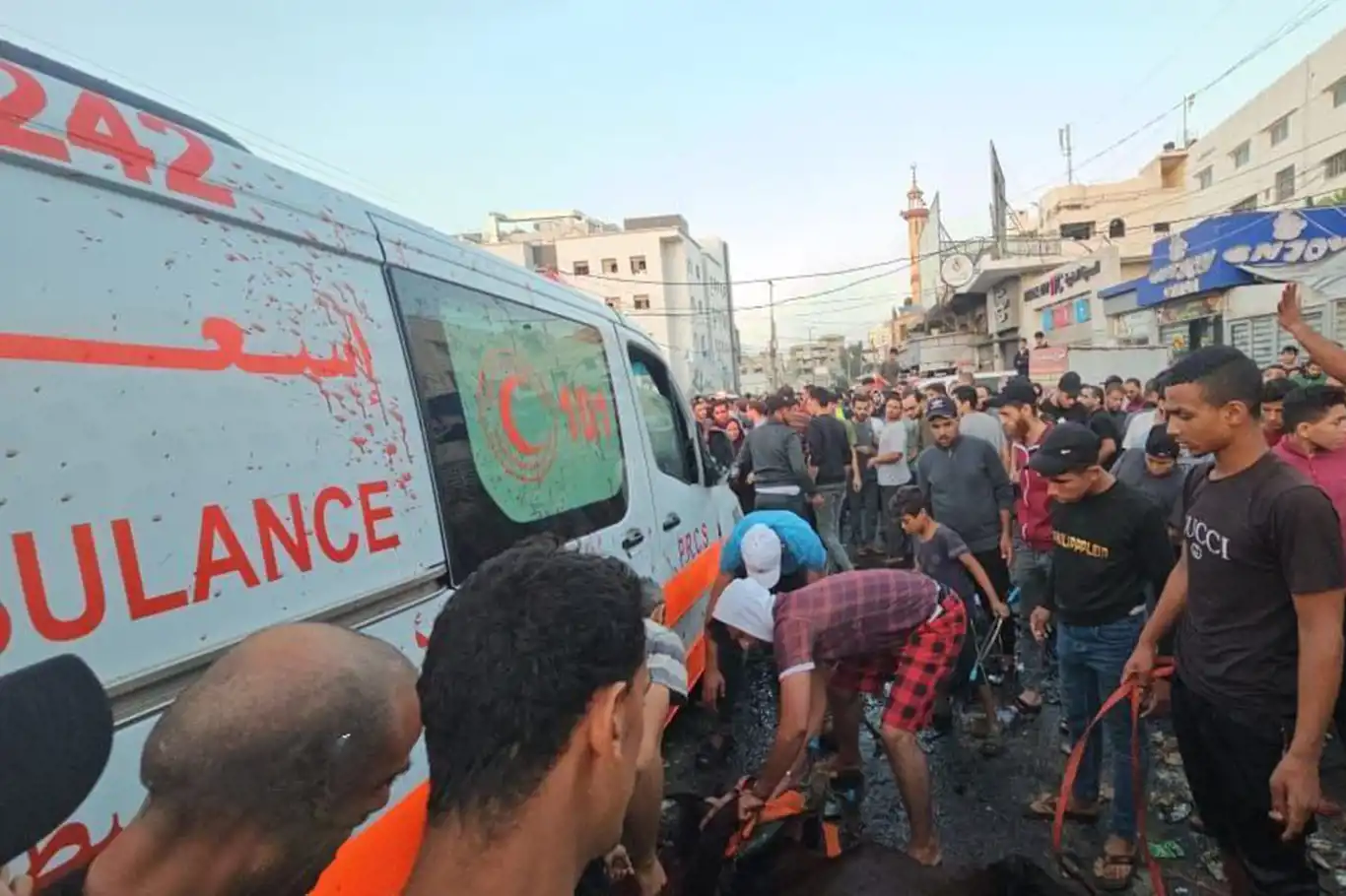 Filistin Kızılayı: Hastane çevresinde bombardıman nedeniyle ambulanslar çıkış yapamıyor
