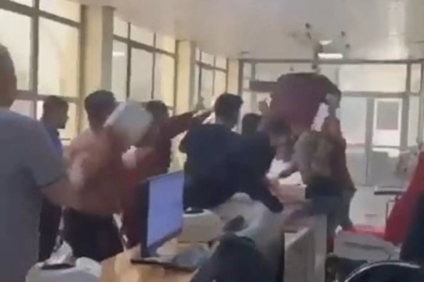 Cizre'de hastane koridorları adeta savaş alanına döndü