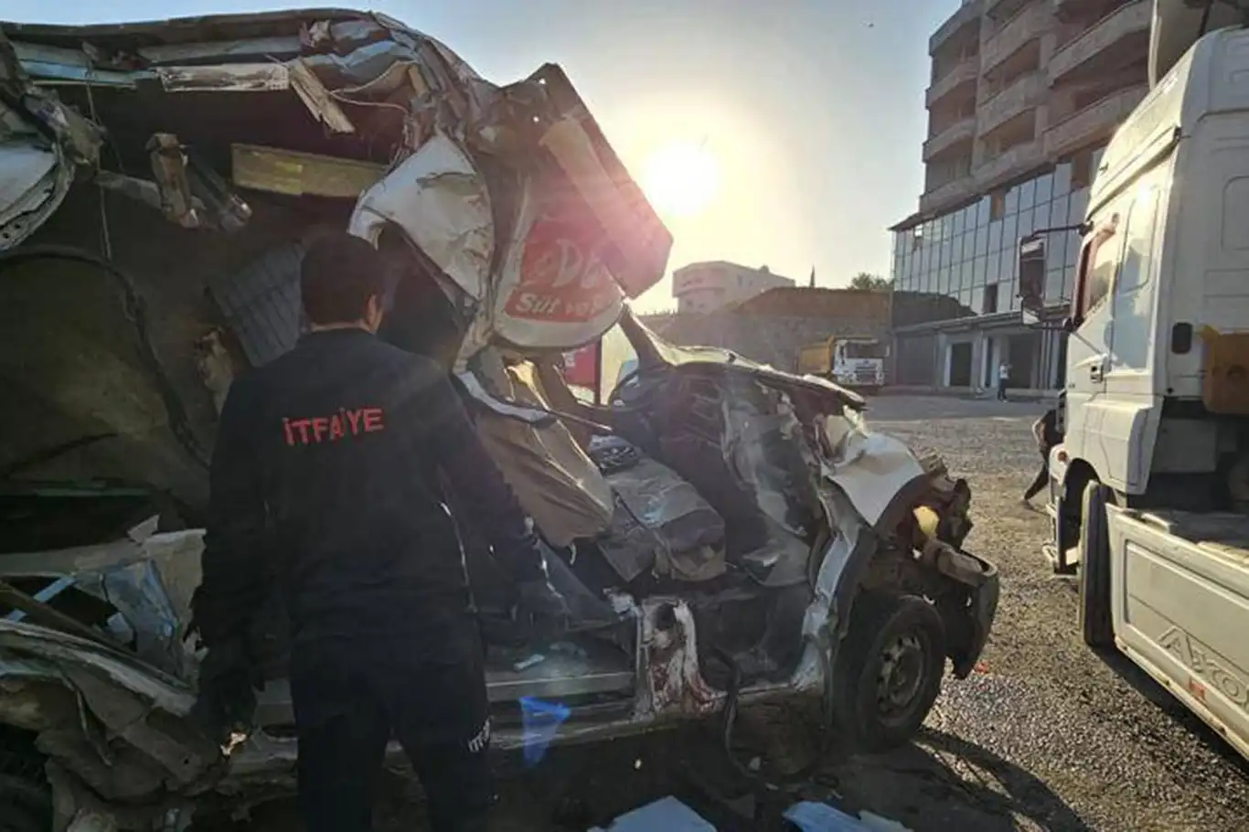 Cizre'deki feci kaza güvenlik kameralarına yansıdı: 1 ölü, bir yaralı