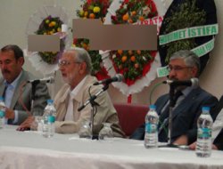 Barış panelinde çelenk krizi