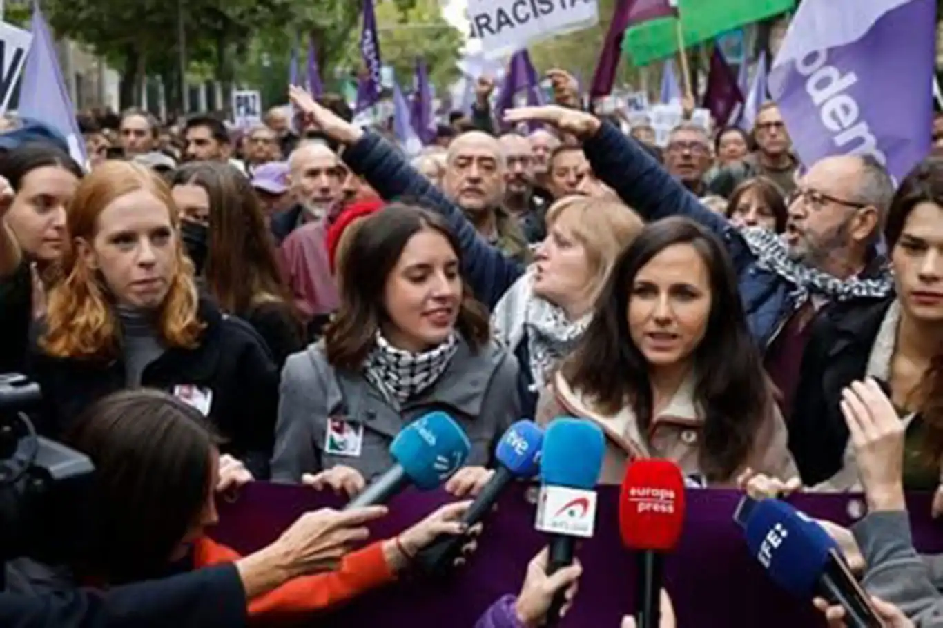 Wezîra Spanî ya ku rejîma îşxalker rexne kir ji wezîfeyê hat avêtin