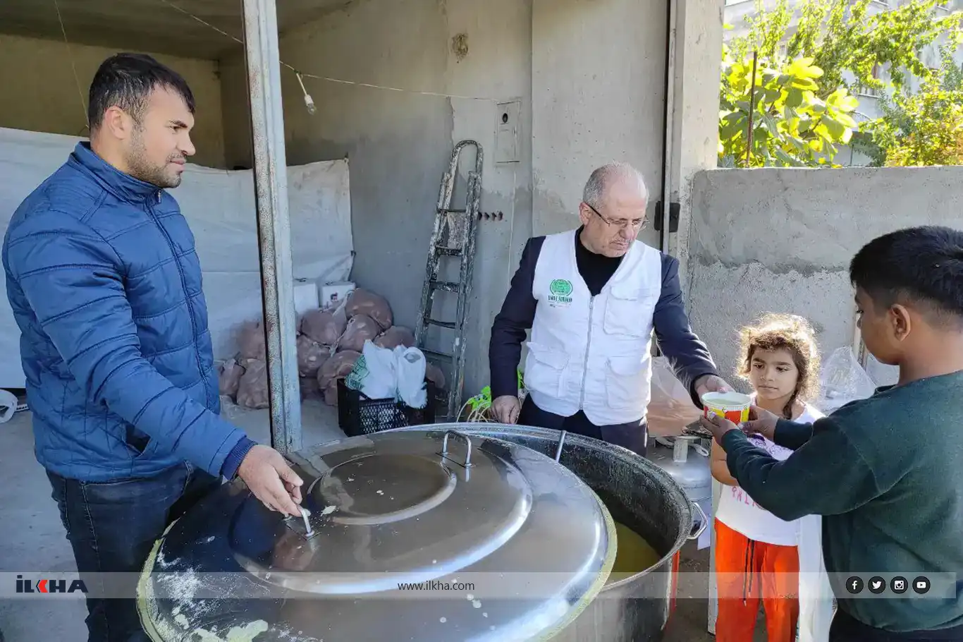 Karwana Hêvîyê li Êlihê ji bo afetzedeyan şîva germ û cil û bergan belav kir