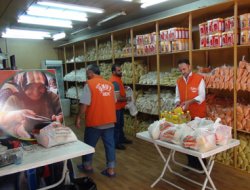 Adana Umut Der'den 950 aileye gıda yardımı