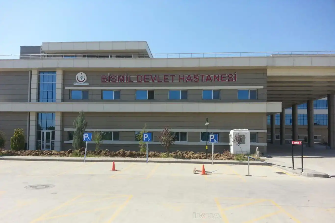 Li Bismilê ji ber teqîna lastîkê wesayîtek qelibî: 1 mirî, 6 birîndar