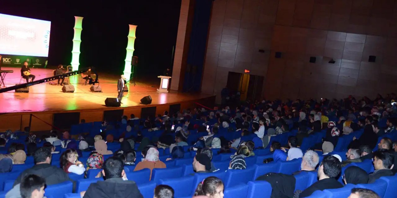 Ömer Karaoğlu Diyarbakır'da ezgilerini seslendirdi