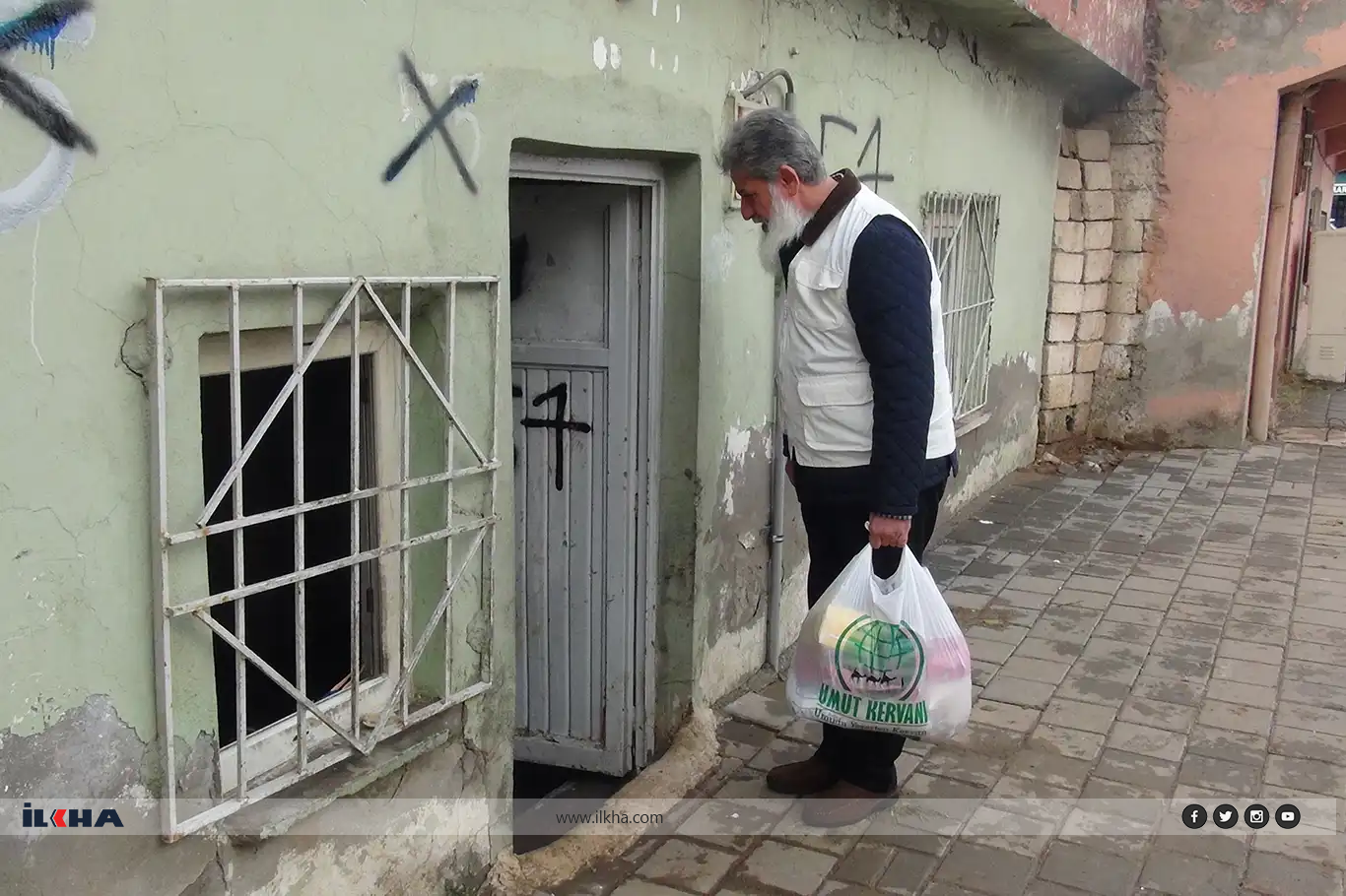Umut Kervanı Batman'da sel mağdurlarına gıda yardımı yaptı