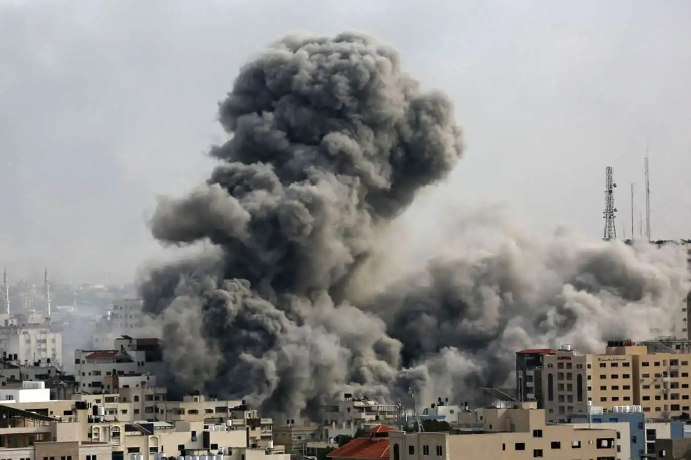 İşgalcilerden bir katliam daha: Çocuk ve kadın dahil yaklaşık 70 şehit