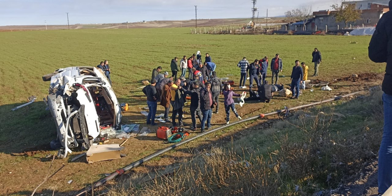 Çınar'da minibüs devrildi çok sayıda yaralı var