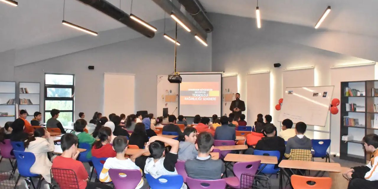 Diyarbakır'da öğrencilere teknolojik bağımlılık semineri