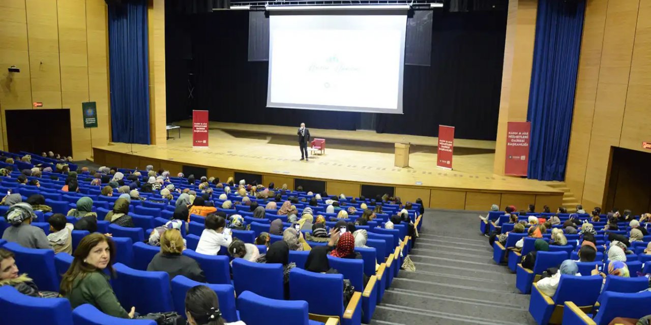 Diyarbakır'da “Terapistin Mevlana Olsaydı” söyleşisi gerçekleşti