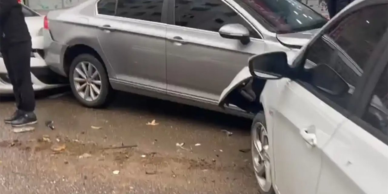 Diyarbakır'da direksiyon hakimiyetini kaybeden otomobil zincirleme kazaya neden oldu