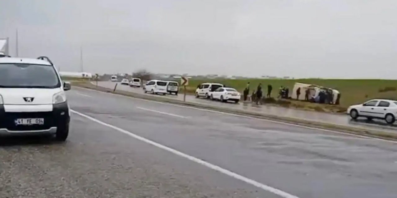 Diyarbakır'da kontrolden çıkan araç takla attı: 5 yaralı