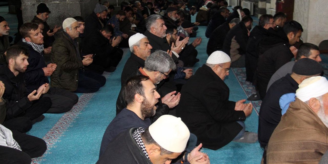 Diyarbakır'daki 5'inci Harem-i Şeriften eller Gazze için semaya açıldı