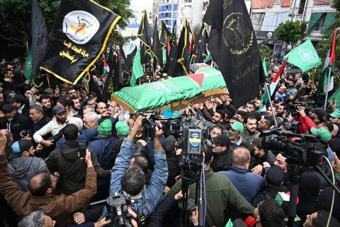 Ji cenazeyê Arûrî re bi deh hezaran mirov beşdarî bûn