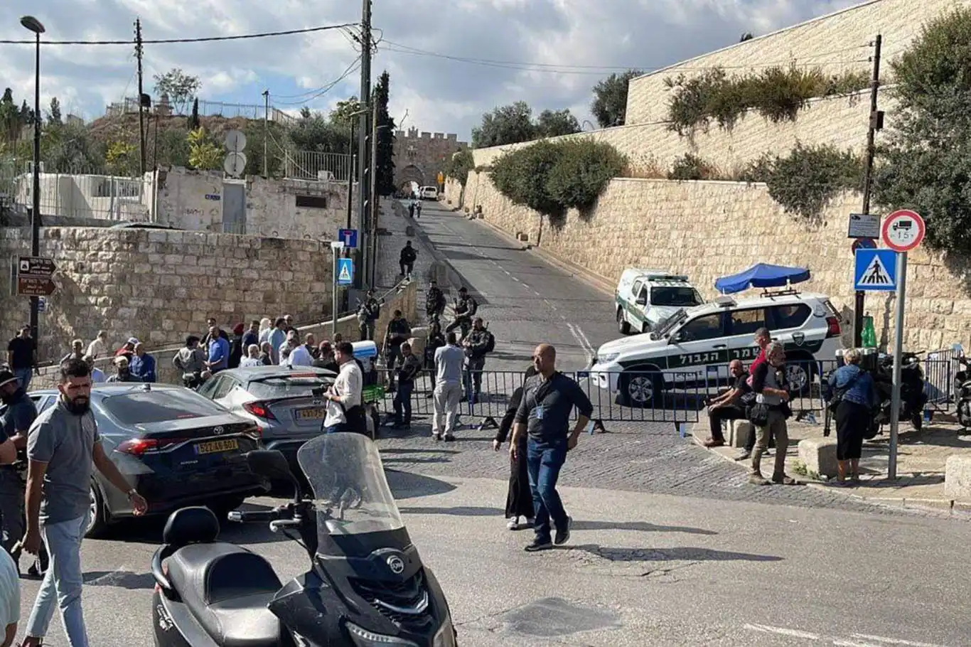 Rejîma îşxalker, li Mescîdî Eqsayê êrîşî mirovên ku nimêja înê dikirin kir