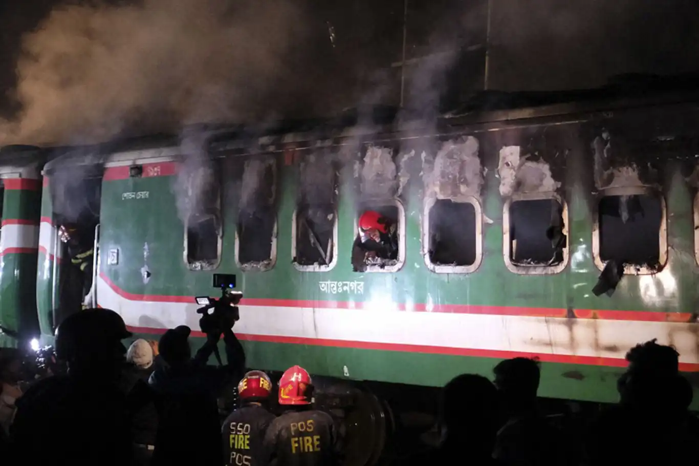 Li Bangladeşê di trêna rêwiyan de şewat: 4 kes mirin