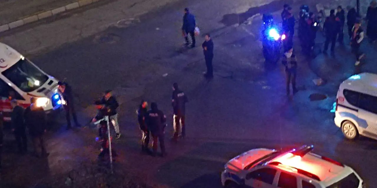 Diyarbakır'da yol verme tartışması bıçaklı-sopalı kavgaya dönüştü: 4 yaralı