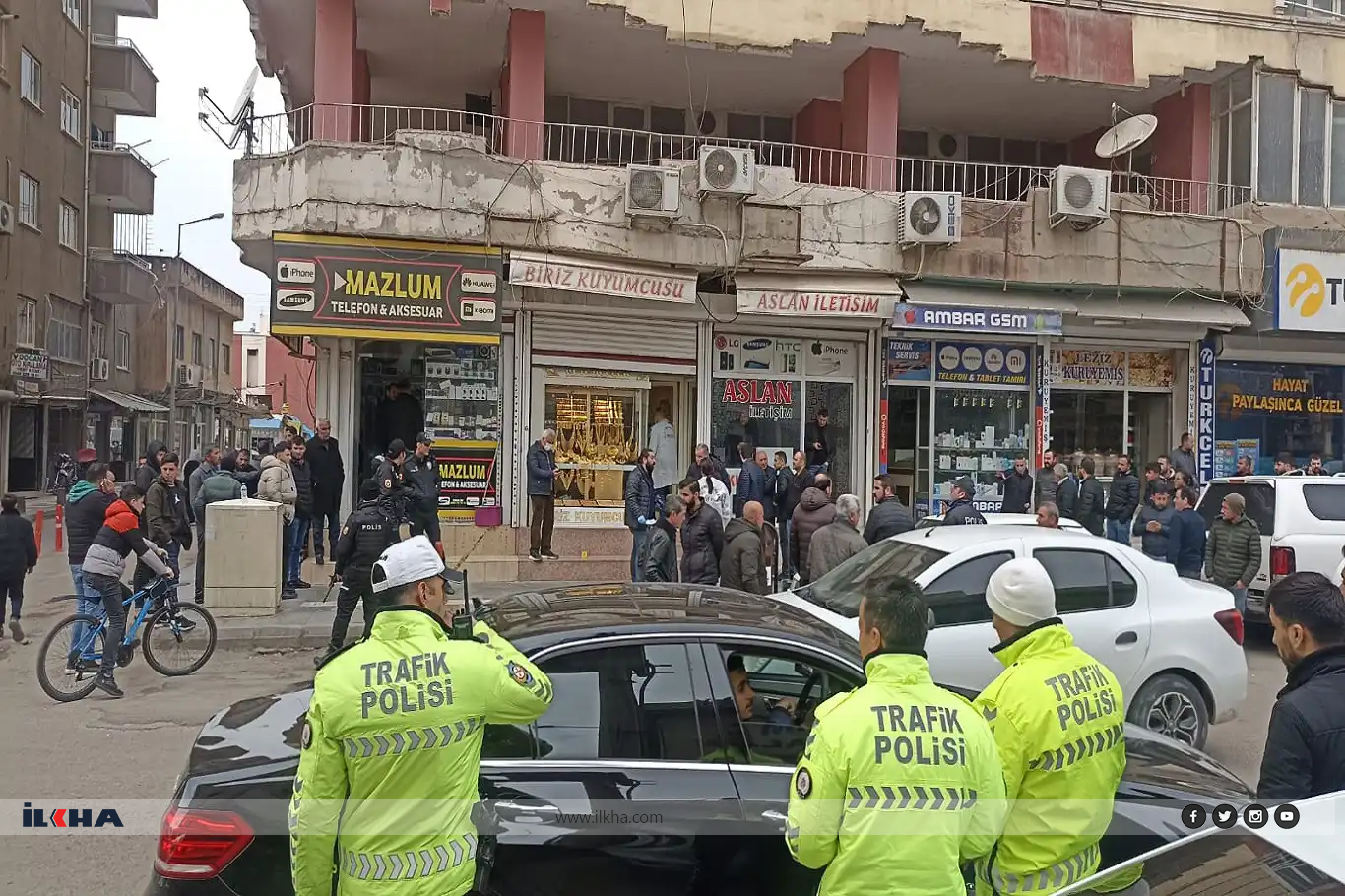 Li Qosera Mêrdînê diz ketin nav dikana zêrfiroşan: Birîndarek